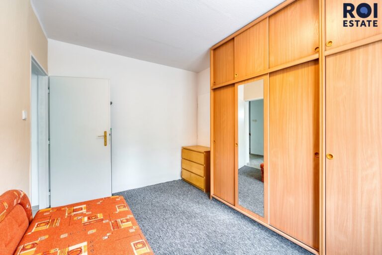 Prodej rodinného domu se zahradou a samostatným bytem 194 m², zahradou parkováním, Omice, celková plocha 1 083 m2
