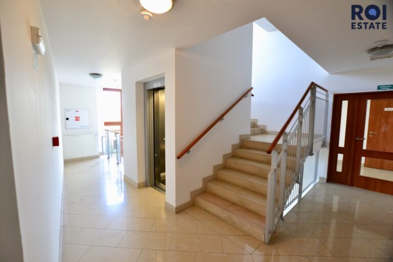 Pronájem bytu 1+kk, 30m² s parkováním, Praha 5 – Stodůlky
