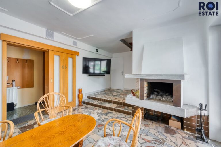 Prodej rodinného domu se zahradou a samostatným bytem 194 m², zahradou parkováním, Omice, celková plocha 1 083 m2
