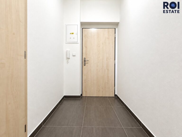 Moderní a skvěle řešený byt 2+kk (50 m²) s balkonem, sklepem a garážovým stáním – Brno, U Leskavy