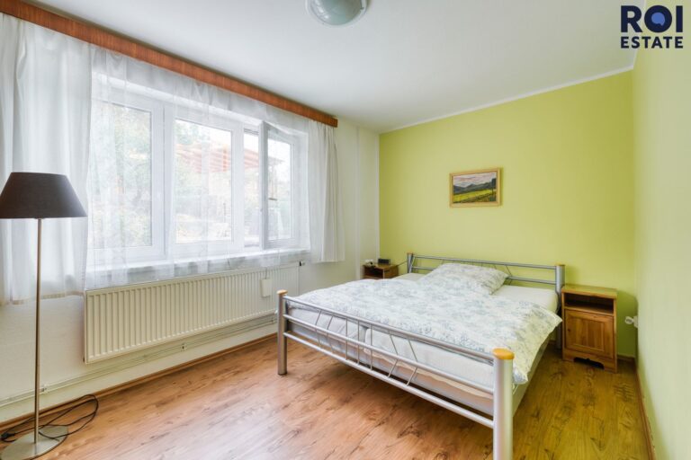 Prodej rodinného domu se zahradou a samostatným bytem 194 m², zahradou parkováním, Omice, celková plocha 1 083 m2