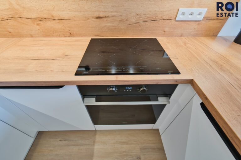 Pronájem bytu 2+kk, 53 m² – Holubice- s klimatizací a včetně garážového stání