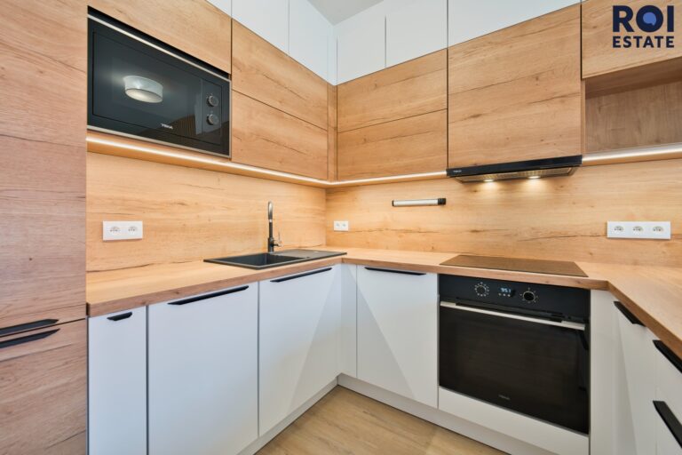 Pronájem bytu 2+kk, 53 m² – Holubice- s klimatizací a včetně garážového stání