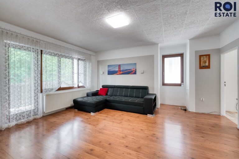 Prodej rodinného domu se zahradou a samostatným bytem 194 m², zahradou parkováním, Omice, celková plocha 1 083 m2
