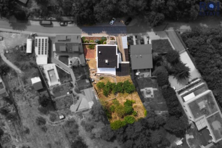 Prodej rodinného domu se zahradou a samostatným bytem 194 m², zahradou parkováním, Omice, celková plocha 1 083 m2