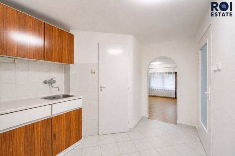 Prodej rodinného domu se zahradou a samostatným bytem 194 m², zahradou parkováním, Omice, celková plocha 1 083 m2