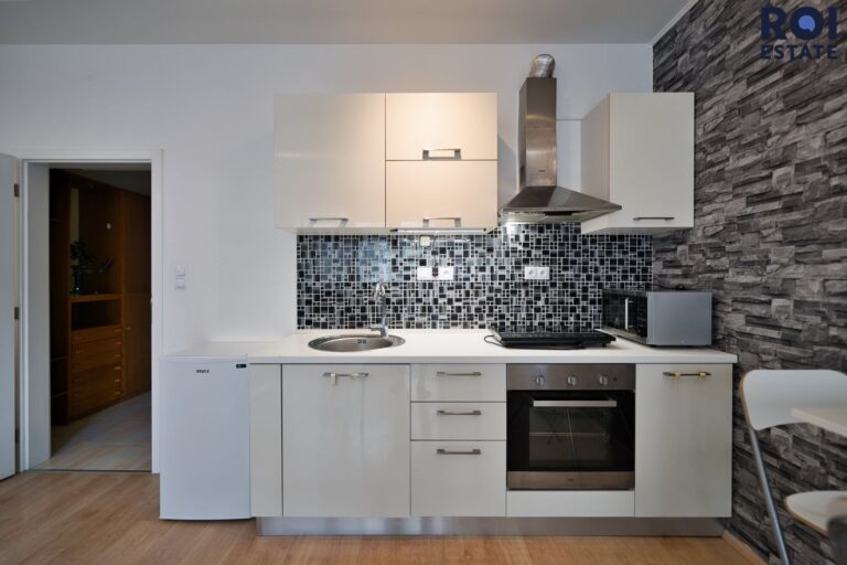 Prodej bytu 1+kk 39 m² s balkonem a sklepem Brno – Žebětín