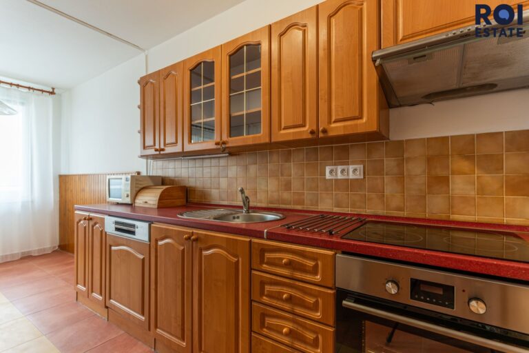 Světlý a útulný byt 3+1 s částečným vybavením a parkovacím stání – Praha 20 Horní Počernice, Pavlišovská
