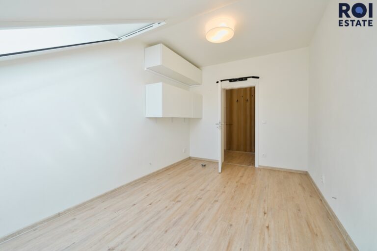 Pronájem bytu 2+kk, 53 m² – Holubice- s klimatizací a včetně garážového stání