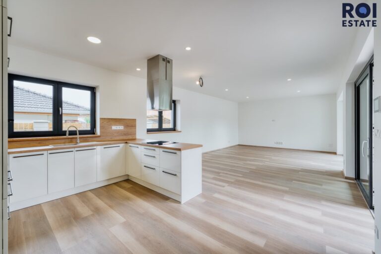 Prodej rodinného domu, celková ploha pozemku je 655 m2 , užitná plocha domu 133 m², Blažovice, Panská