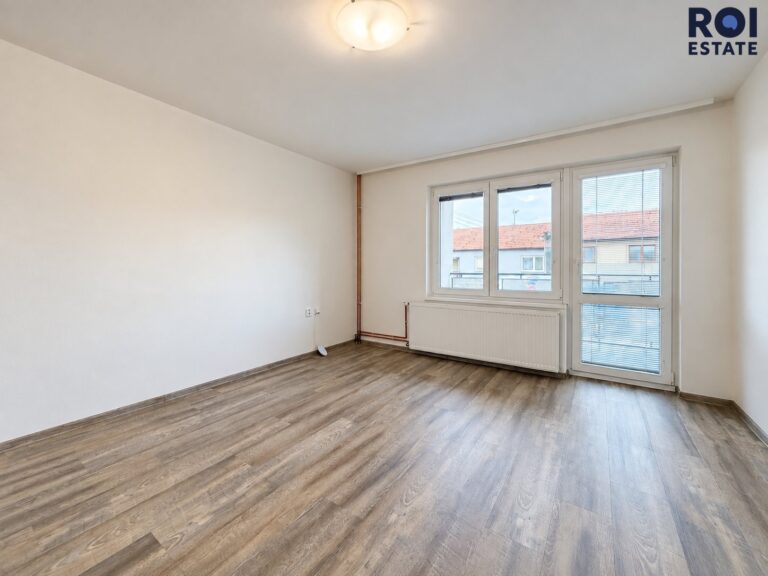Pronájem bytu 2+1 s lodžií v novostavbě 54 m², parkovací stání, klimatizace, zahrádka, sklep – Nová Ves