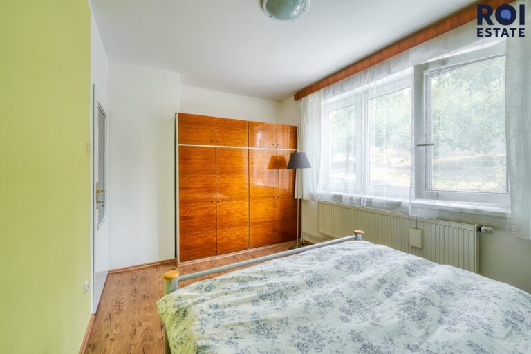 Prodej rodinného domu se zahradou a samostatným bytem 194 m², zahradou parkováním, Omice, celková plocha 1 083 m2