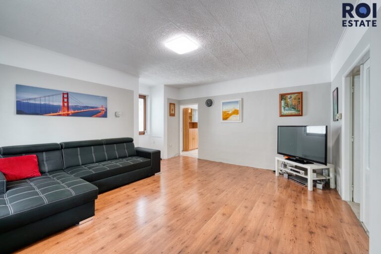 Prodej rodinného domu se zahradou a samostatným bytem 194 m², zahradou parkováním, Omice, celková plocha 1 083 m2