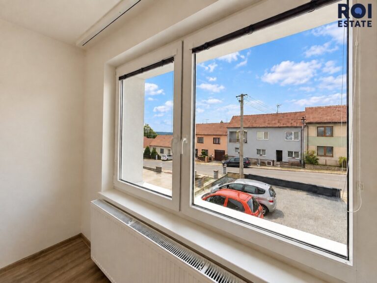 Pronájem bytu 2+1 s lodžií v novostavbě 54 m², parkovací stání, klimatizace, zahrádka, sklep – Nová Ves