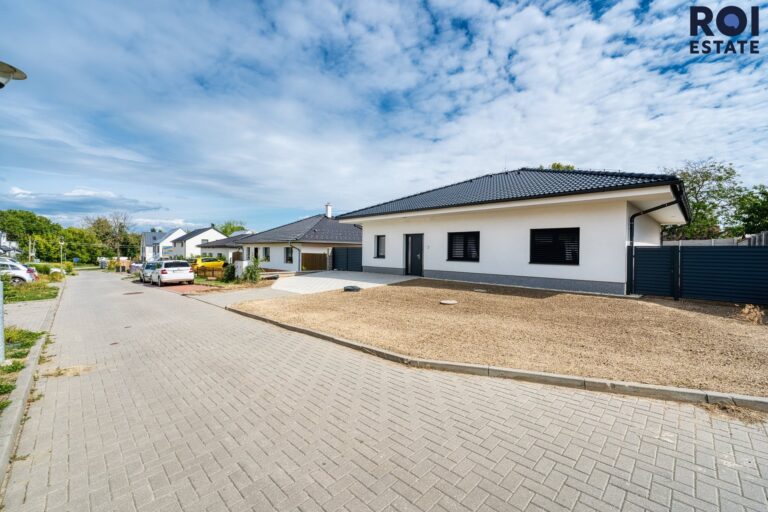 Prodej rodinného domu, celková ploha pozemku je 655 m2 , užitná plocha domu 133 m², Blažovice, Panská