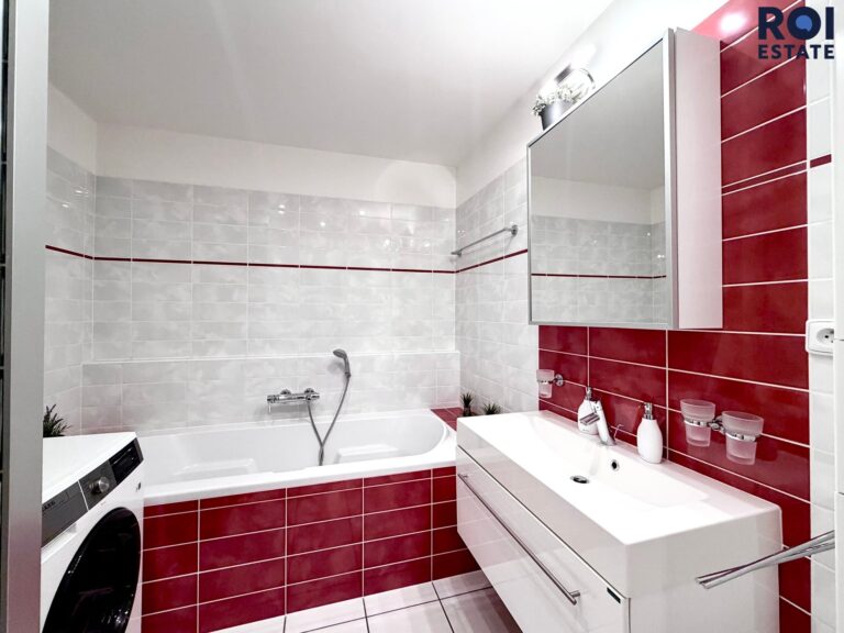Pronájem vybaveného bytu 3+kk 85 m², Brno – Staré Brno s krásnou lodžií 11 m2, skladem 2,4m2 a parkováním  12m2