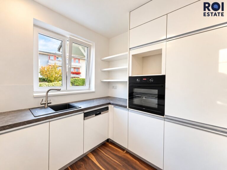 Rodinný dům 4+kk se zahradou 400 m² a pergolou – Lysá nad Labem