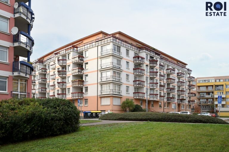 Pronájem kompletně zařízeného bytu 2+kk 65 m² s balkonem a parkovacím stáním, Praha – Libeň