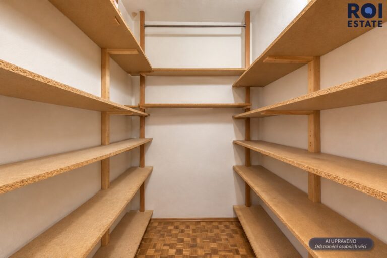 Prostorný byt 2+1 (61m2) s lodžií a obrovským potenciálem (Blansko – Pod Javory)