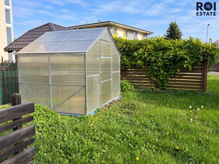 Rodinný dům 4+kk se zahradou 400 m² a pergolou – Lysá nad Labem