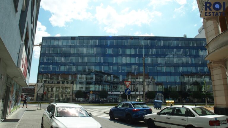 Pronájem vybaveného bytu 3+kk 85 m², Brno – Staré Brno s krásnou lodžií 11 m2, skladem 2,4m2 a parkováním  12m2