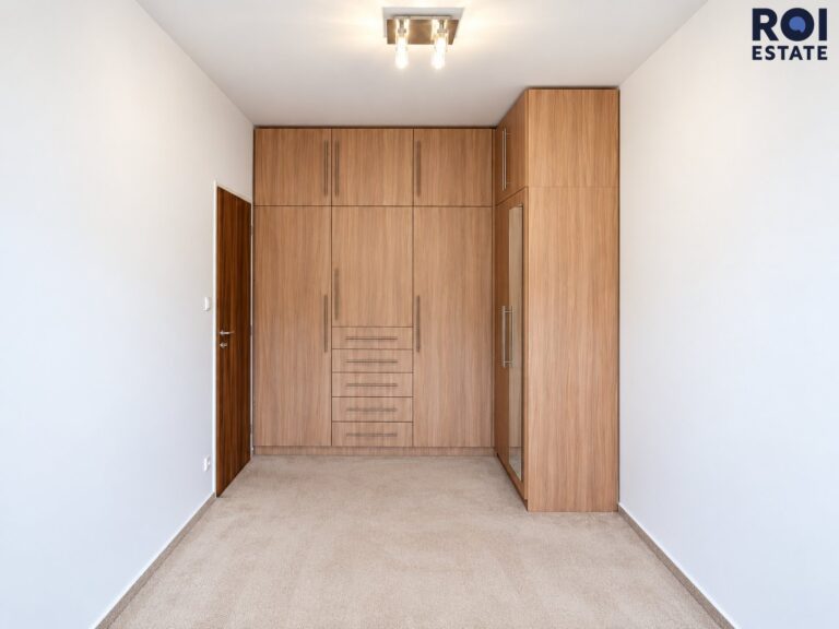Stylové 2+kk s balkonem a garážovým stáním – Praha, Zakšínská