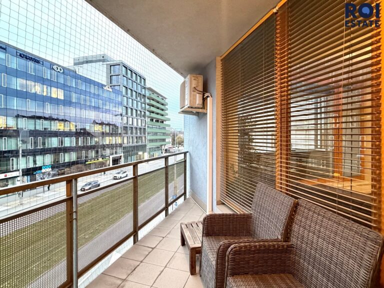Pronájem vybaveného bytu 3+kk 85 m², Brno – Staré Brno s krásnou lodžií 11 m2, skladem 2,4m2 a parkováním  12m2