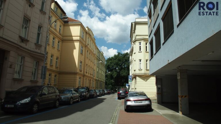 Pronájem vybaveného bytu 3+kk 85 m², Brno – Staré Brno s krásnou lodžií 11 m2, skladem 2,4m2 a parkováním  12m2