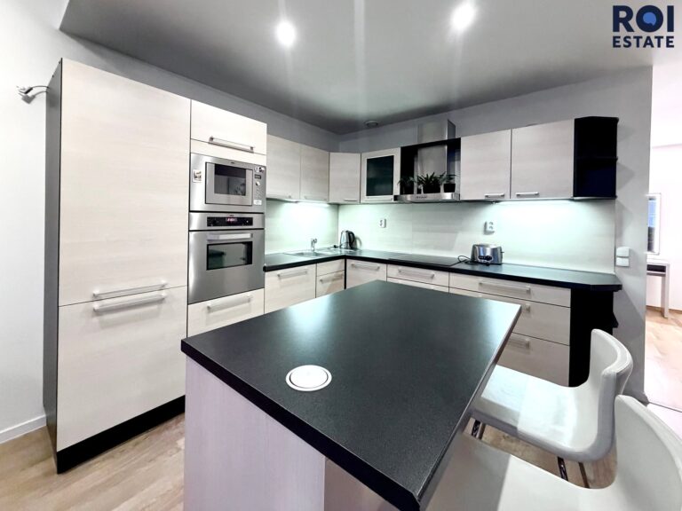 Pronájem vybaveného bytu 3+kk 85 m², Brno – Staré Brno s krásnou lodžií 11 m2, skladem 2,4m2 a parkováním  12m2