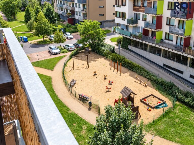 Stylové 2+kk s balkonem a garážovým stáním – Praha, Zakšínská