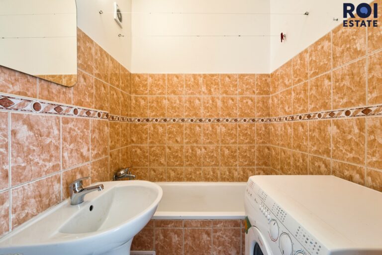 Pronájem bytu 2+1 46 m² – Milovice, Boží dar