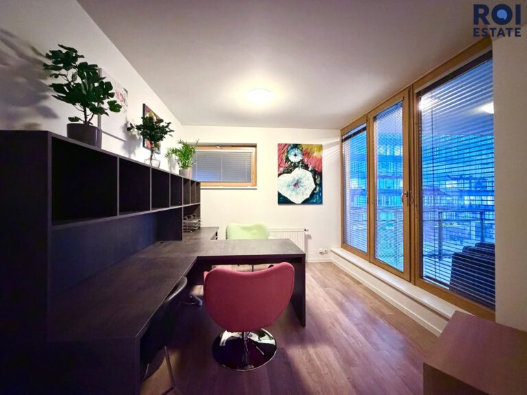 Pronájem vybaveného bytu 3+kk 85 m², Brno – Staré Brno s krásnou lodžií 11 m2, skladem 2,4m2 a parkováním  12m2