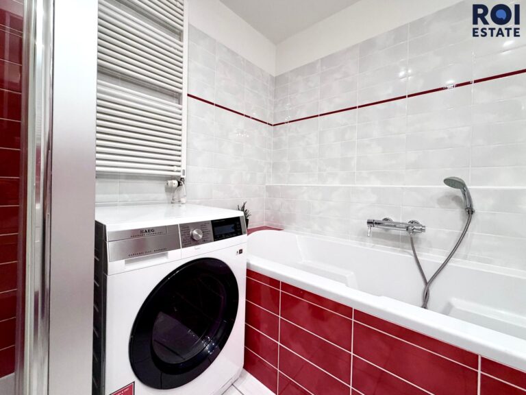Pronájem vybaveného bytu 3+kk 85 m², Brno – Staré Brno s krásnou lodžií 11 m2, skladem 2,4m2 a parkováním  12m2