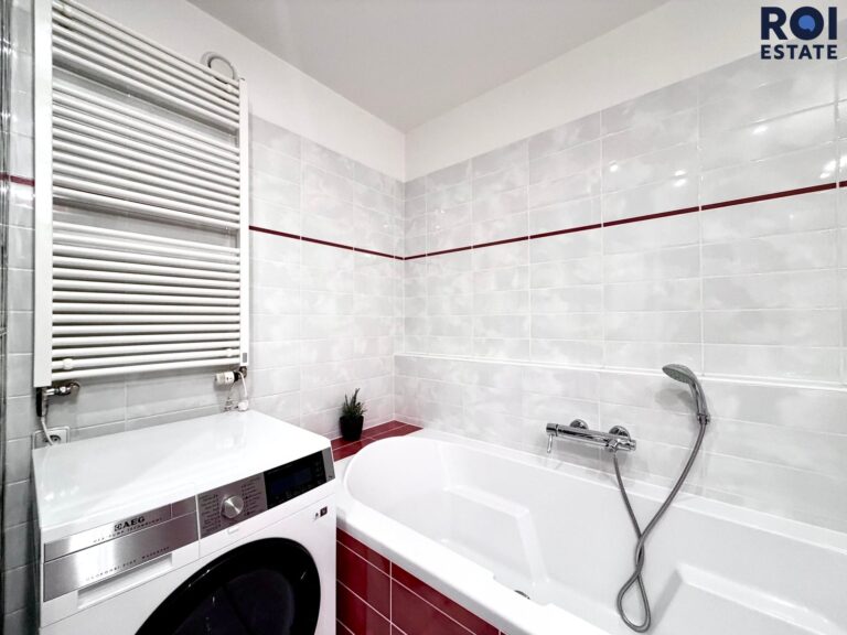 Pronájem vybaveného bytu 3+kk 85 m², Brno – Staré Brno s krásnou lodžií 11 m2, skladem 2,4m2 a parkováním  12m2