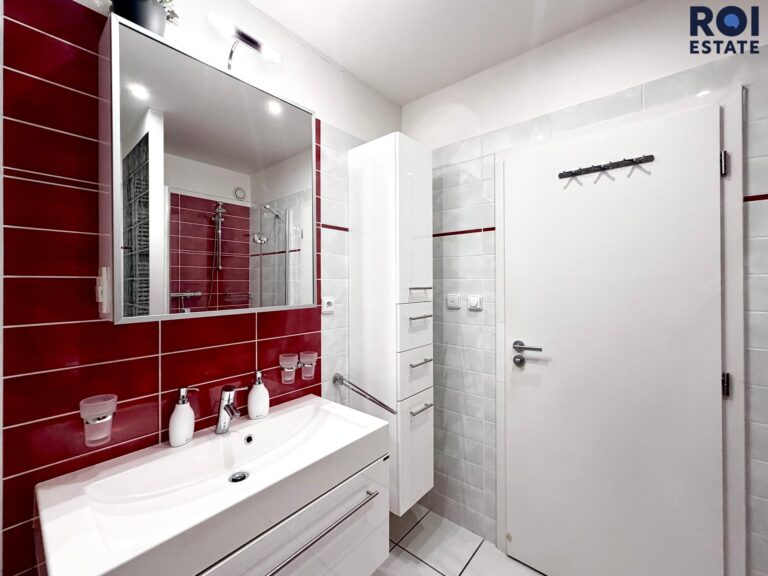 Pronájem vybaveného bytu 3+kk 85 m², Brno – Staré Brno s krásnou lodžií 11 m2, skladem 2,4m2 a parkováním  12m2