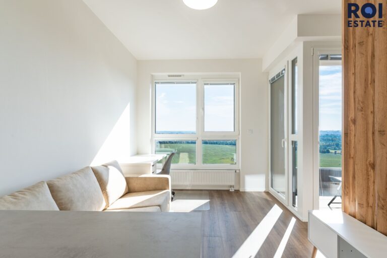 Pronájem nového, kompletně vybaveného bytu 1+kk, 35 m² s lodžií a parkingem – Praha, Černý Most
