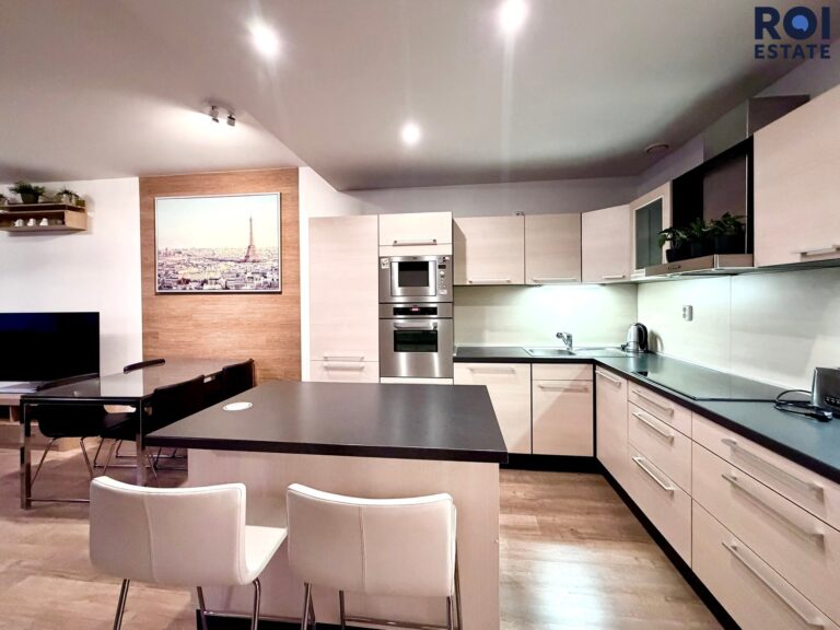 Pronájem vybaveného bytu 3+kk 85 m², Brno – Staré Brno s krásnou lodžií 11 m2, skladem 2,4m2 a parkováním  12m2