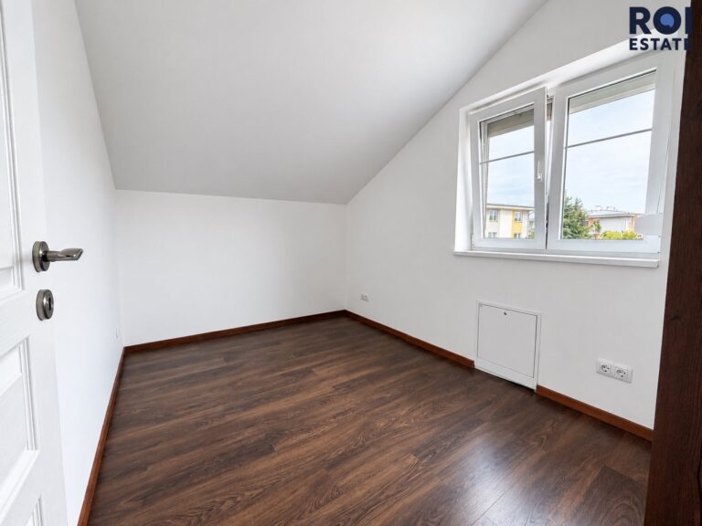 Rodinný dům 4+kk se zahradou 400 m² a pergolou – Lysá nad Labem