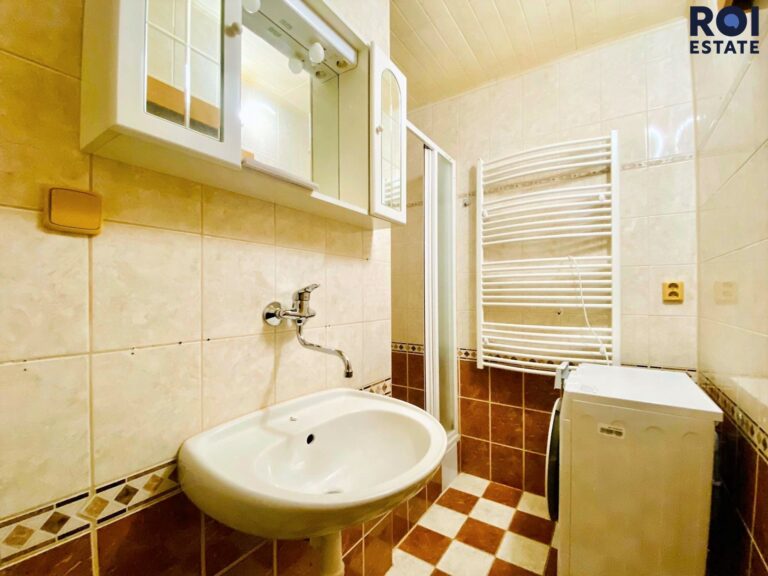 Pronájem prostorného bytu 1+1 s balkonem 45m² – Brno – Černovice