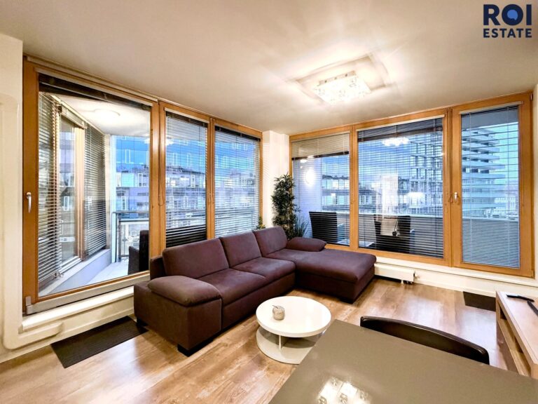 Pronájem vybaveného bytu 3+kk 85 m², Brno – Staré Brno s krásnou lodžií 11 m2, skladem 2,4m2 a parkováním  12m2