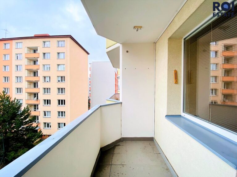 Pronájem prostorného bytu 1+1 s balkonem 45m² – Brno – Černovice