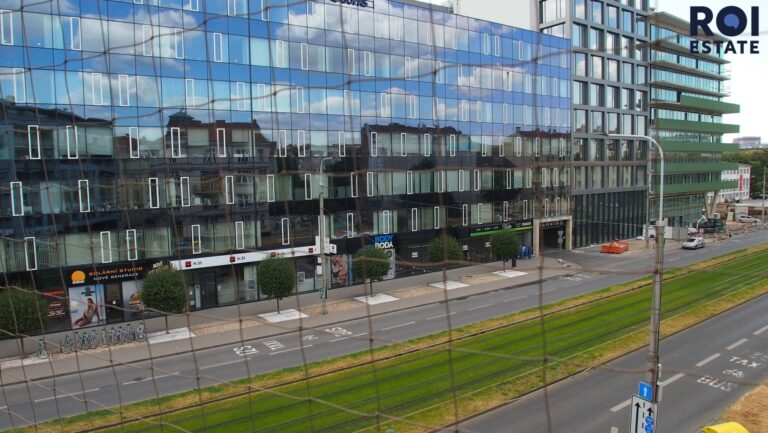 Pronájem vybaveného bytu 3+kk 85 m², Brno – Staré Brno s krásnou lodžií 11 m2, skladem 2,4m2 a parkováním  12m2