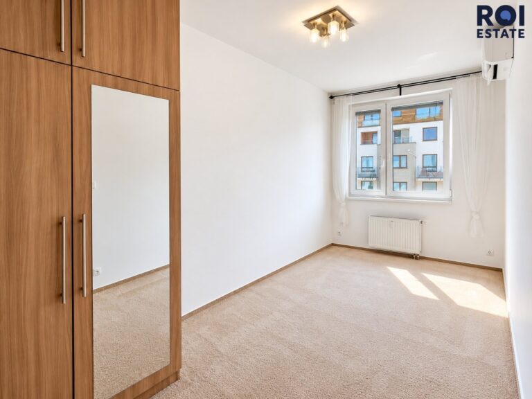 Stylové 2+kk s balkonem a garážovým stáním – Praha, Zakšínská