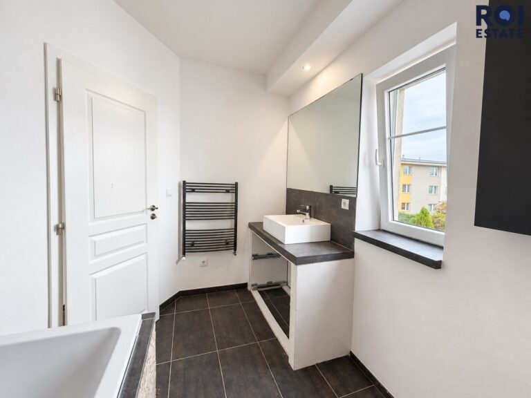 Rodinný dům 4+kk se zahradou 400 m² a pergolou – Lysá nad Labem