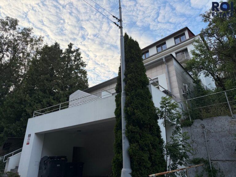 Pronájem bytu 1+kk , celková plocha 27 m², Brno – Pisárky, s terasou, sklepem a společnou zahradou s ohništěm