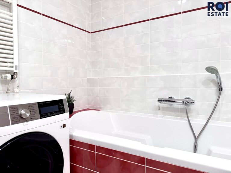 Pronájem vybaveného bytu 3+kk 85 m², Brno – Staré Brno s krásnou lodžií 11 m2, skladem 2,4m2 a parkováním  12m2