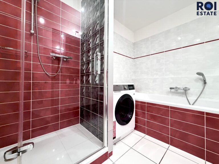 Pronájem vybaveného bytu 3+kk 85 m², Brno – Staré Brno s krásnou lodžií 11 m2, skladem 2,4m2 a parkováním  12m2