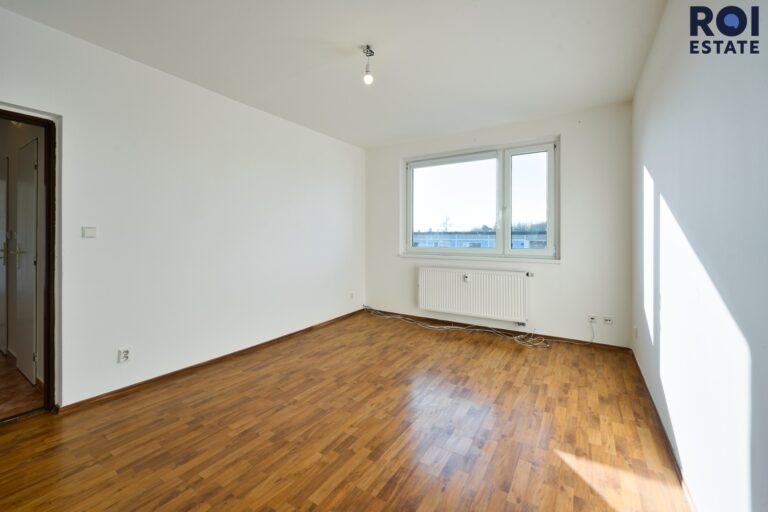 Pronájem bytu 2+1 46 m² – Milovice, Boží dar