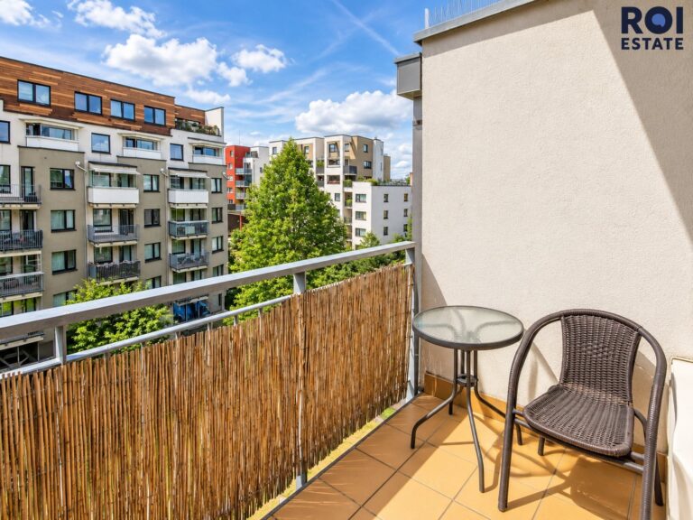 Stylové 2+kk s balkonem a garážovým stáním – Praha, Zakšínská