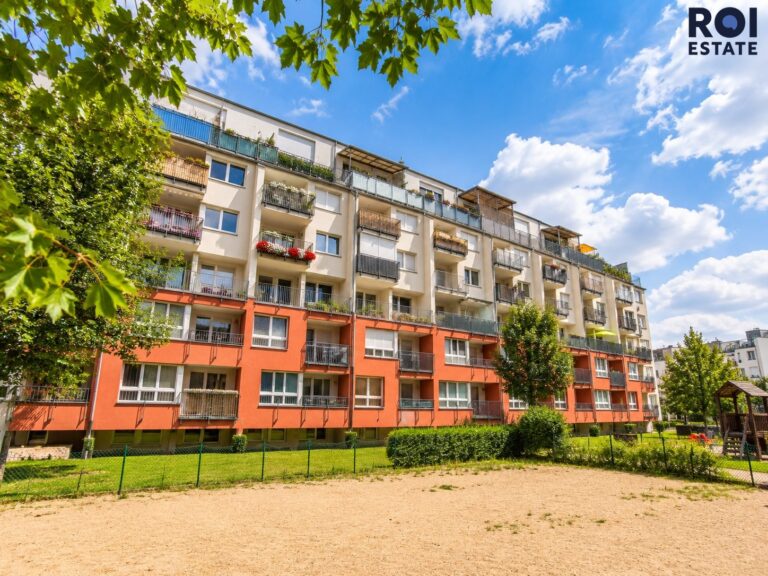 Stylové 2+kk s balkonem a garážovým stáním – Praha, Zakšínská